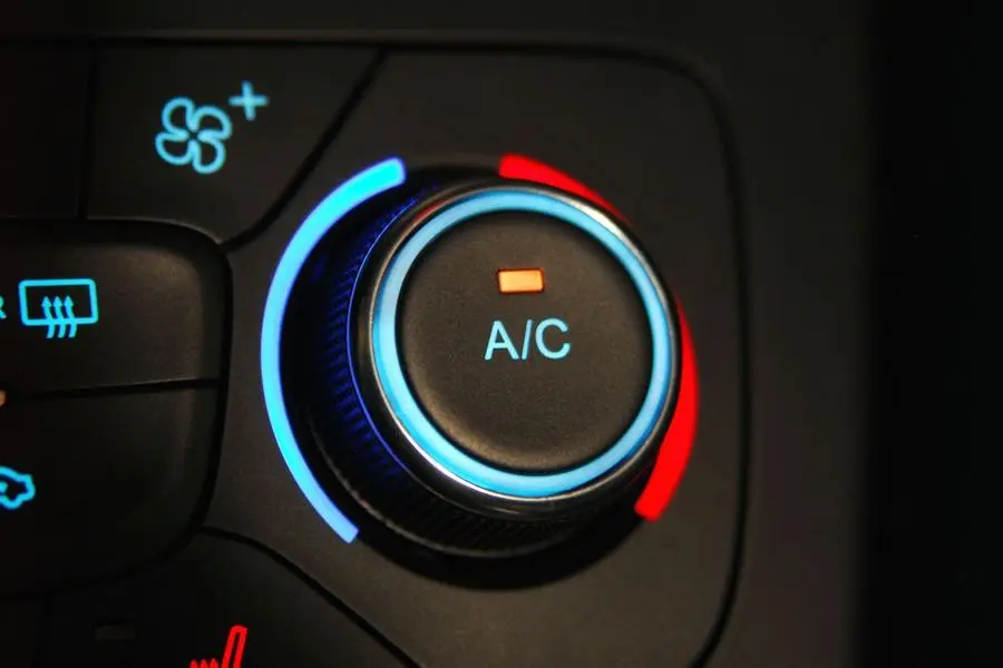 Auto Air Conditioning Repair Service Image