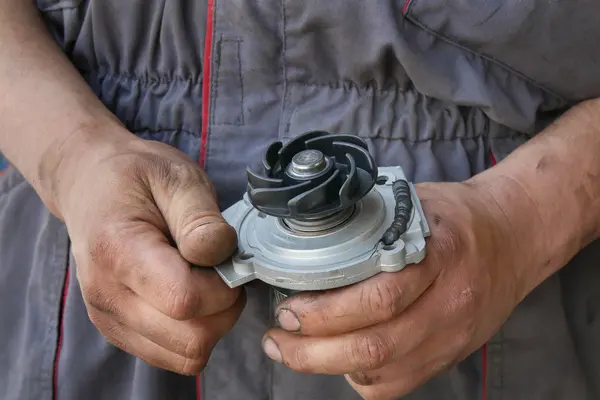 Automotive Water Pump Service Image